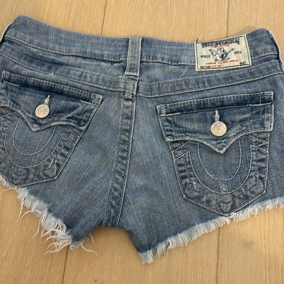 true religion denim shorts - Picture 2 of 3